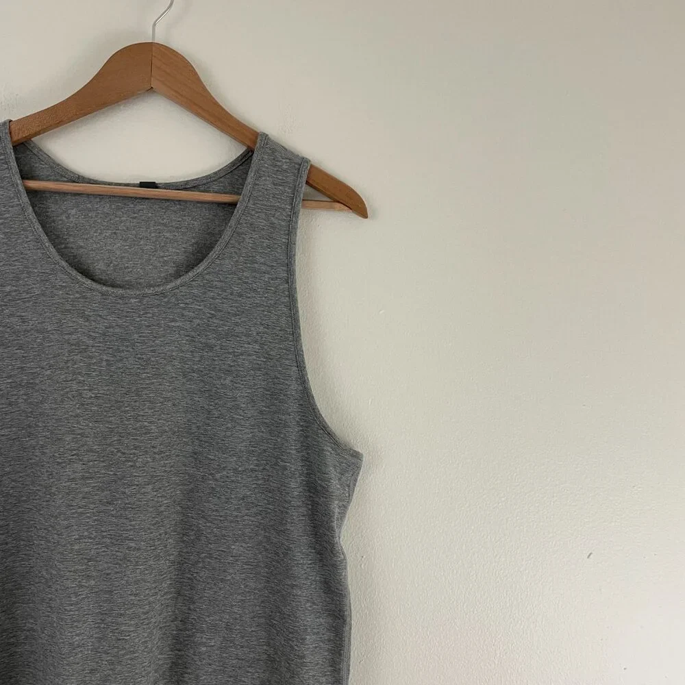 Vuori Strato Tech Sleeveless Tank Top in Heather Grey Men's Size Large_5
